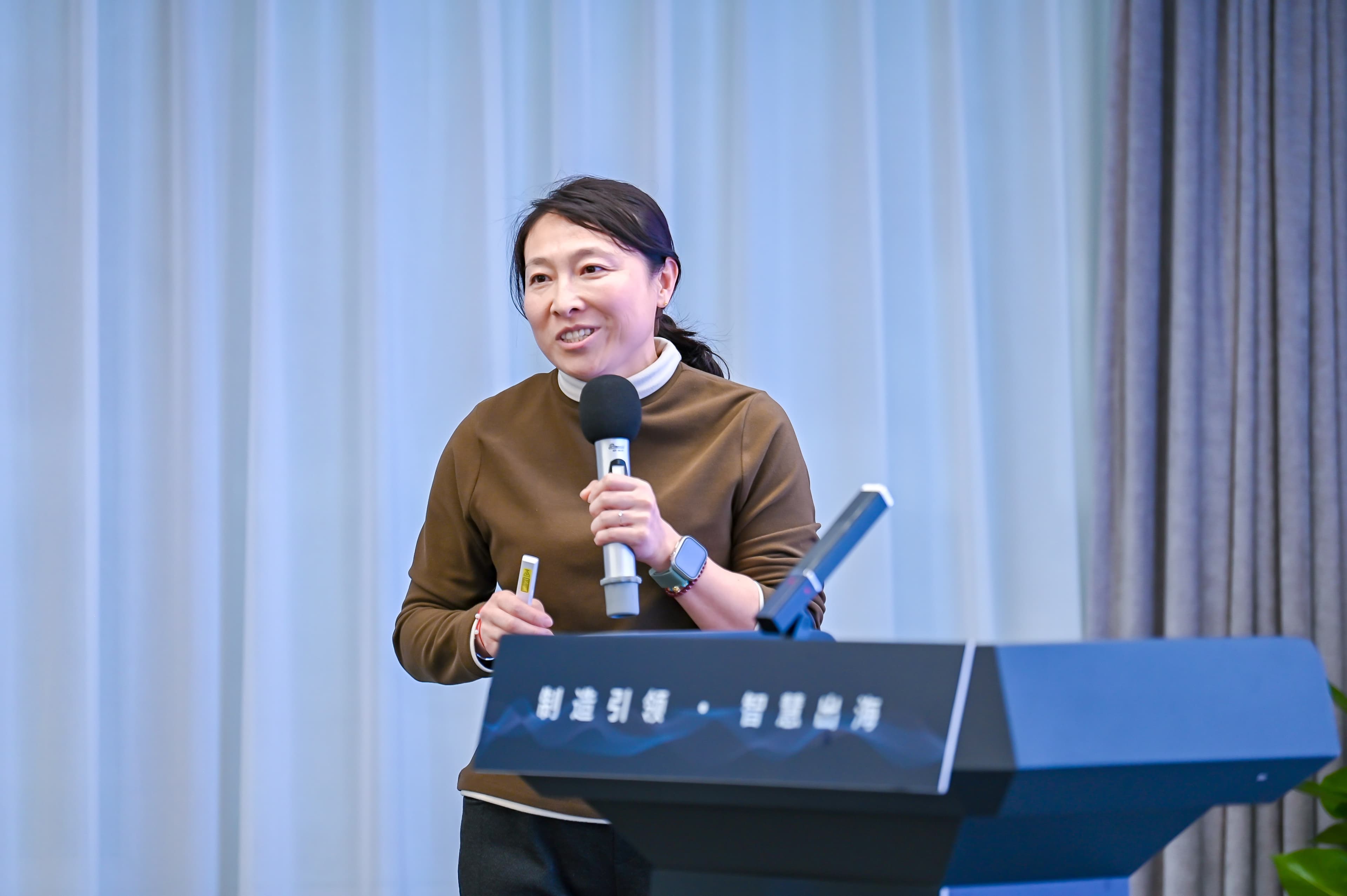 李罕凤 image