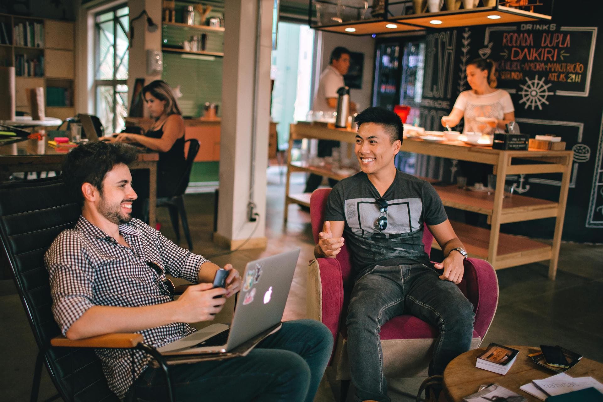 Independent Contractor Agreement vs. Employment Contract: Key Differences