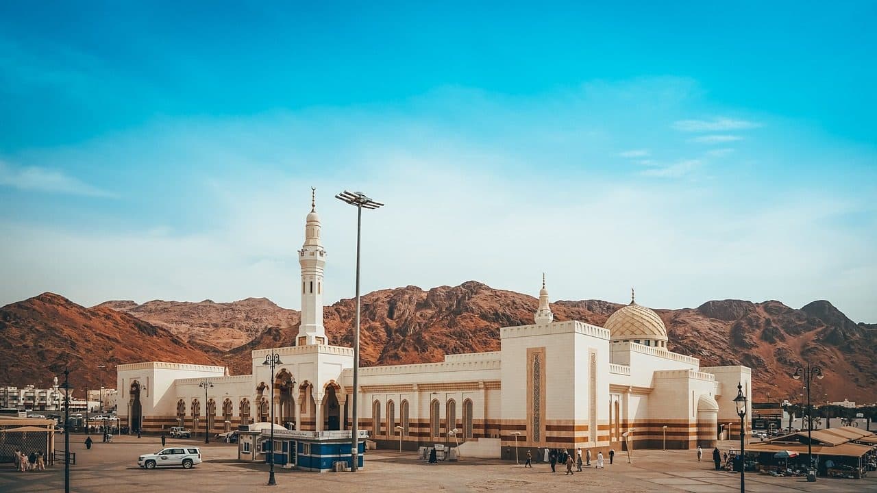 Hire in Saudi Arabia landscape